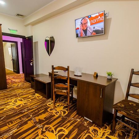 Hostel Parc Falticeni Ngoại thất bức ảnh