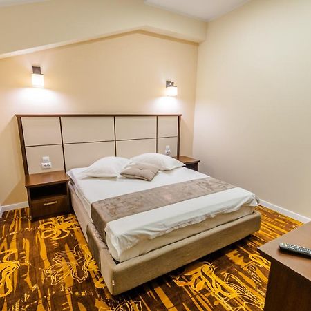 Hostel Parc Falticeni Ngoại thất bức ảnh