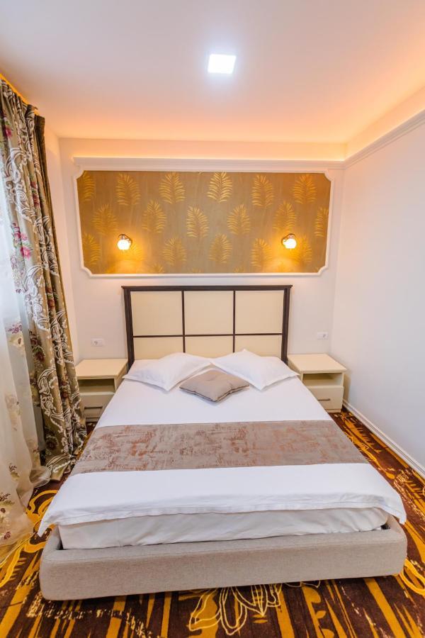 Hostel Parc Falticeni Ngoại thất bức ảnh