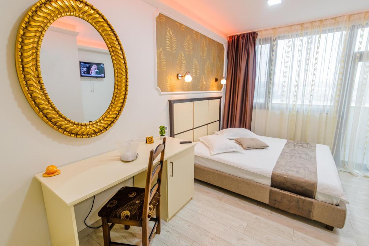 Hostel Parc Falticeni Ngoại thất bức ảnh