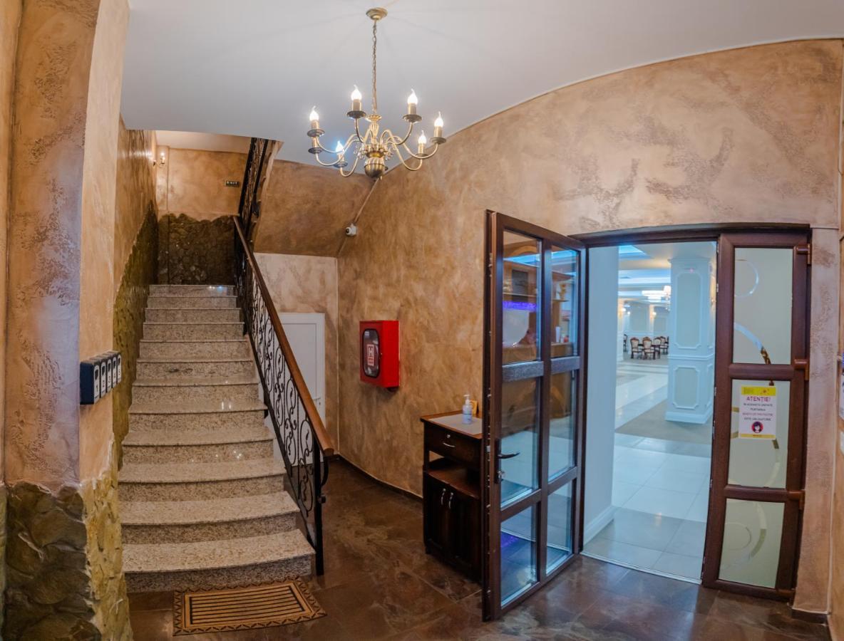 Hostel Parc Falticeni Ngoại thất bức ảnh