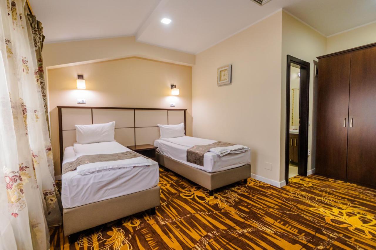 Hostel Parc Falticeni Ngoại thất bức ảnh