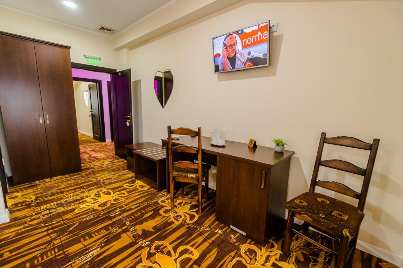 Hostel Parc Falticeni Ngoại thất bức ảnh