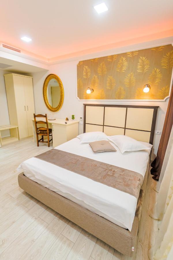 Hostel Parc Falticeni Ngoại thất bức ảnh