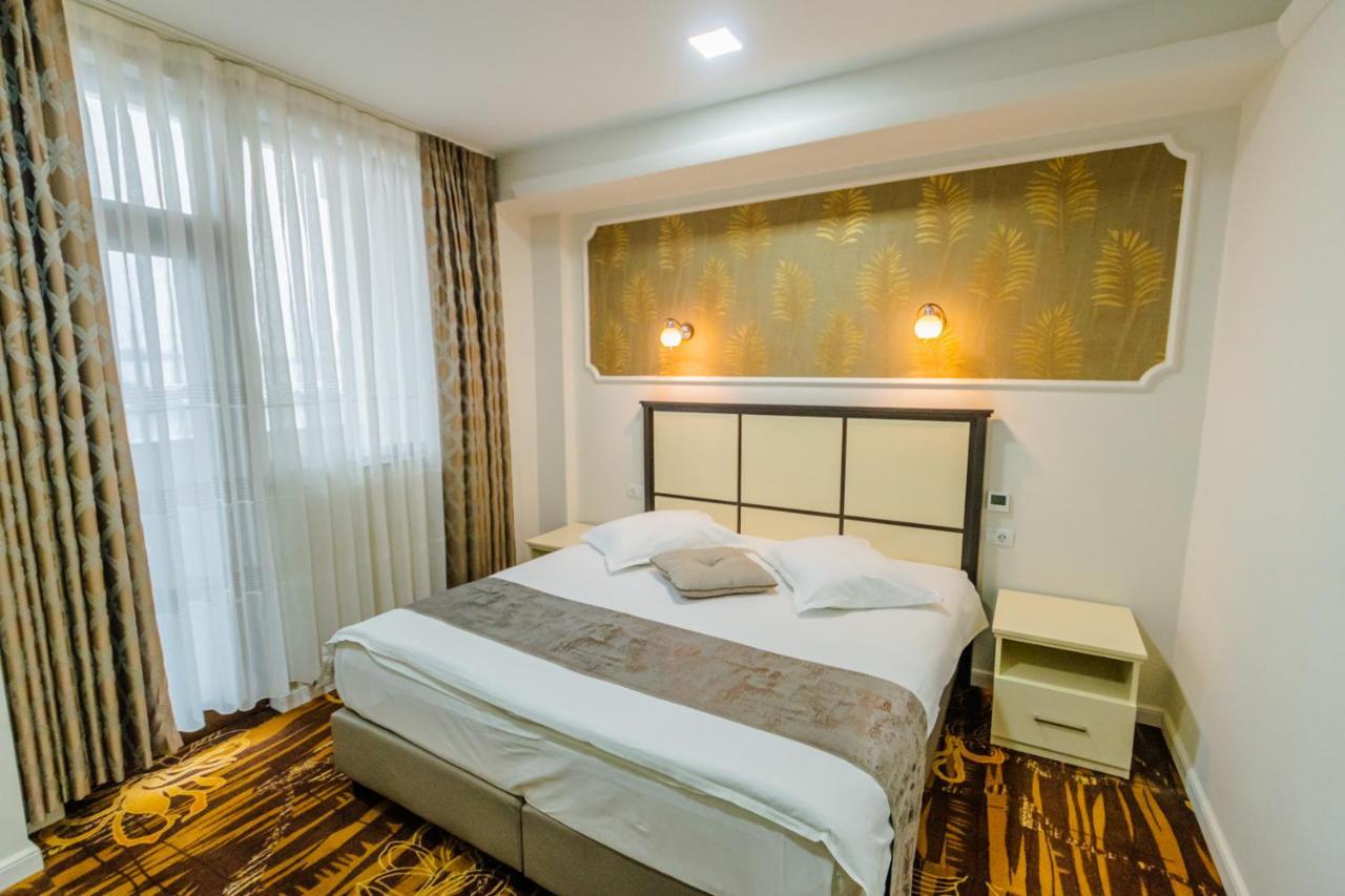Hostel Parc Falticeni Ngoại thất bức ảnh