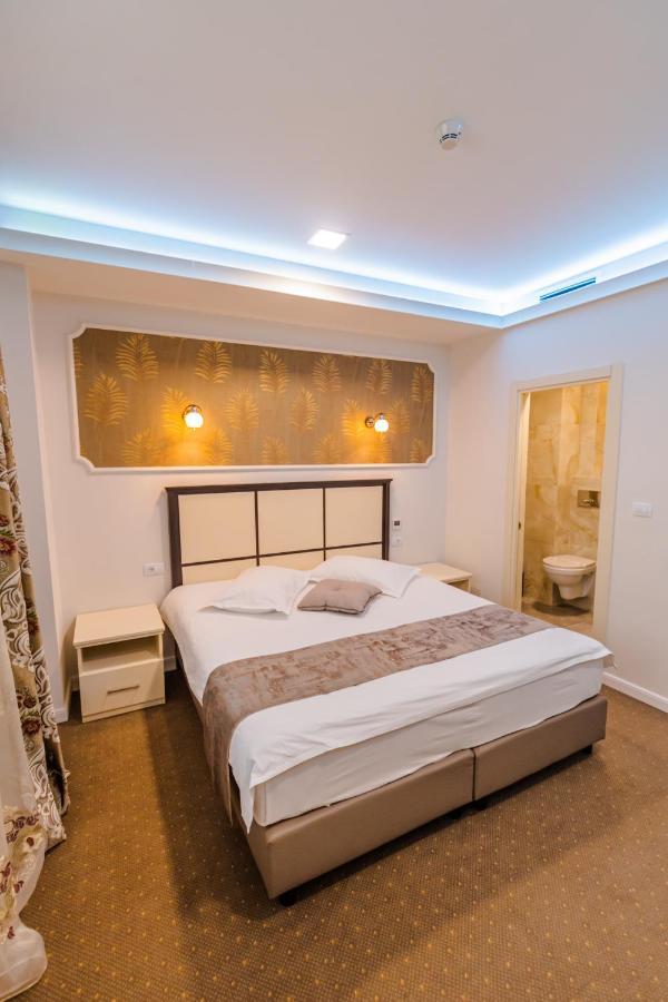 Hostel Parc Falticeni Ngoại thất bức ảnh