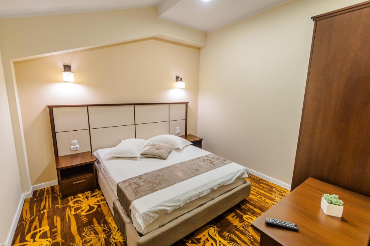 Hostel Parc Falticeni Ngoại thất bức ảnh