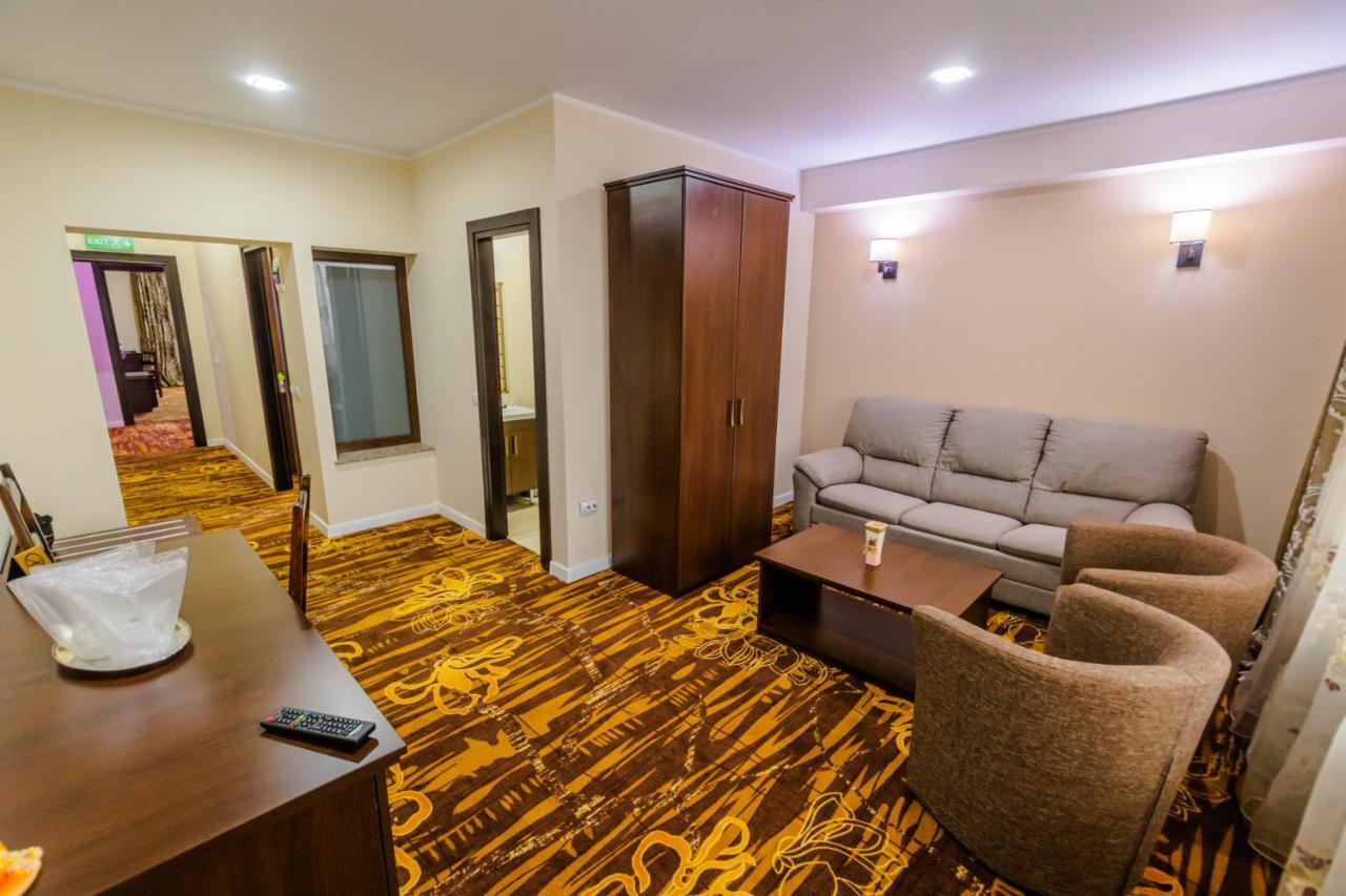 Hostel Parc Falticeni Ngoại thất bức ảnh