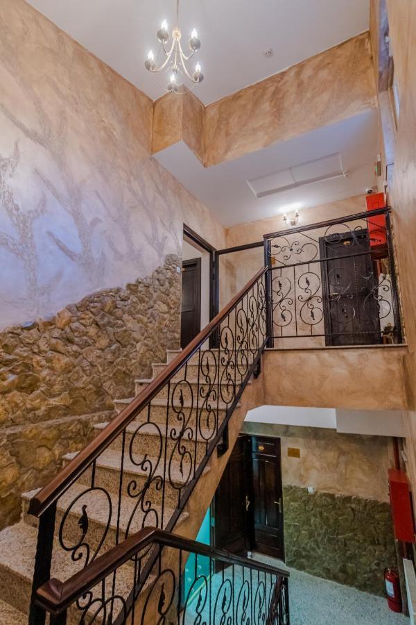 Hostel Parc Falticeni Ngoại thất bức ảnh