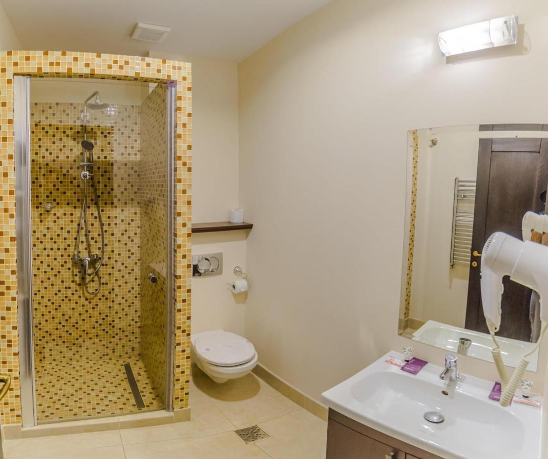 Hostel Parc Falticeni Ngoại thất bức ảnh